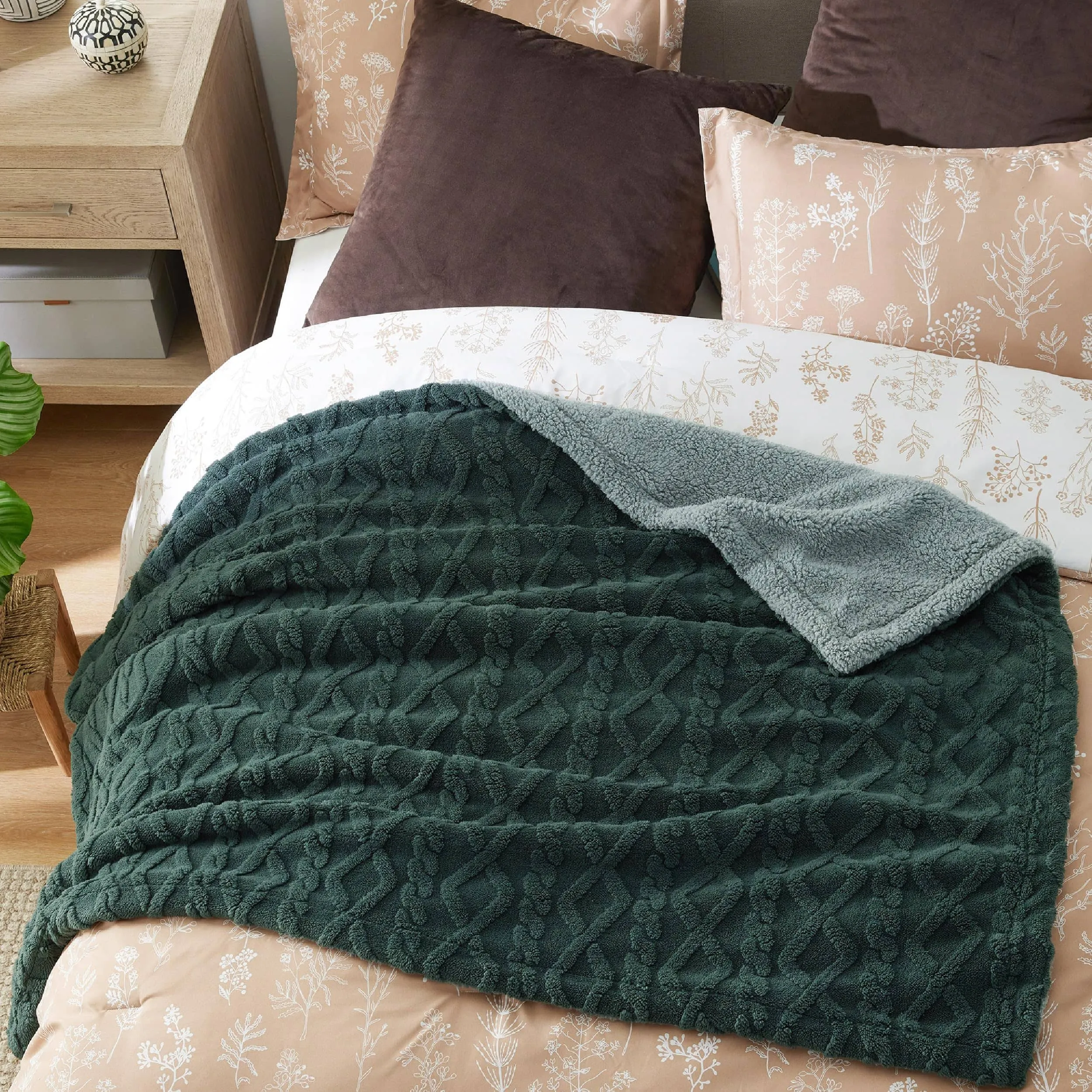 Bedsure Fuzzy Soft Sherpa Throw Blanket