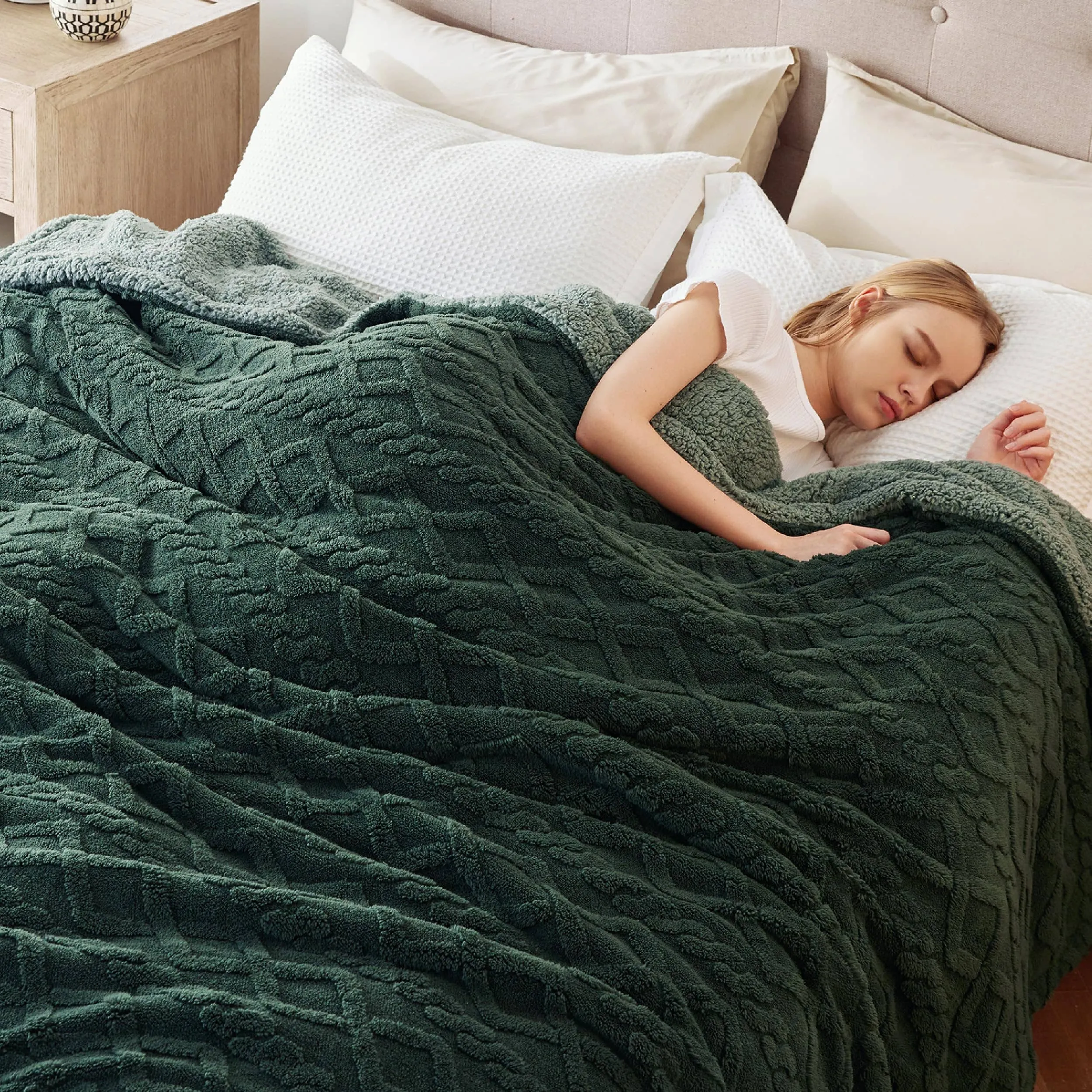 Bedsure Fuzzy Soft Sherpa Throw Blanket