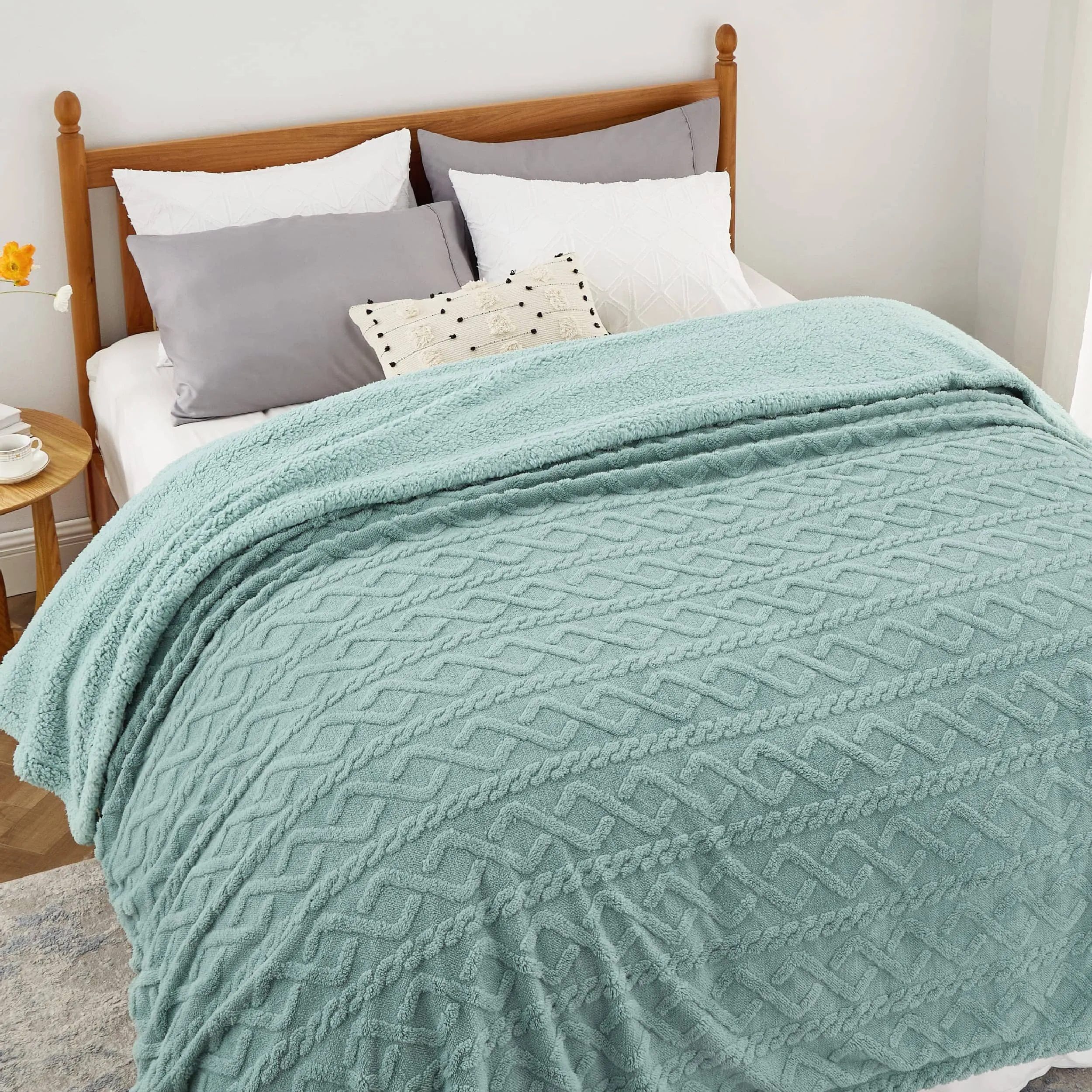 Bedsure Fuzzy Soft Sherpa Throw Blanket