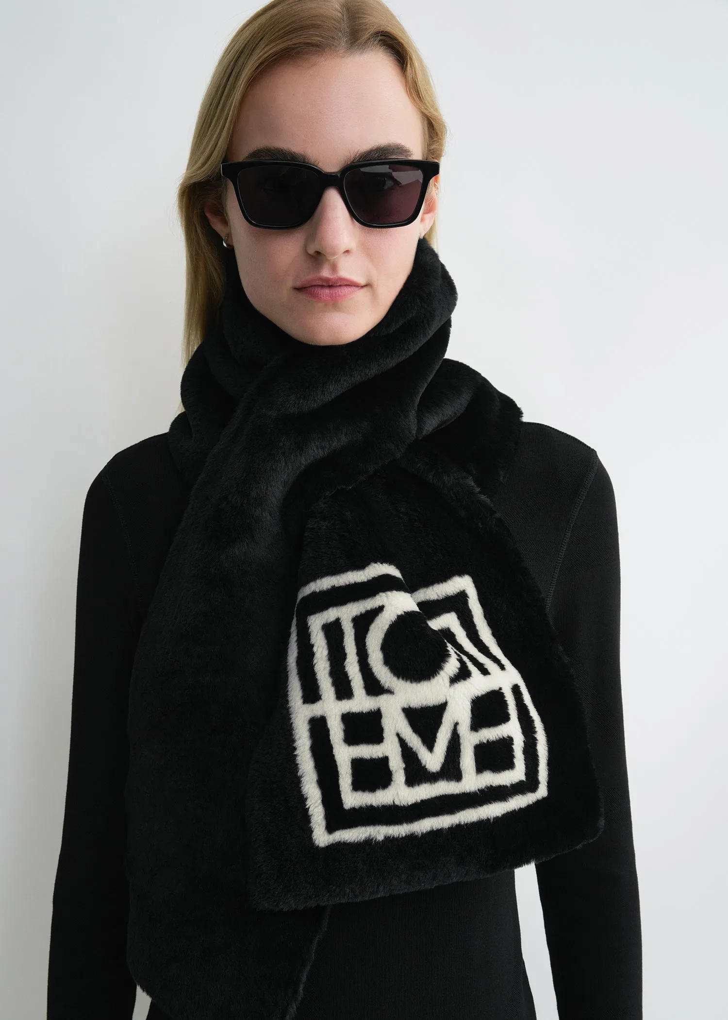 Monogram shearling scarf black