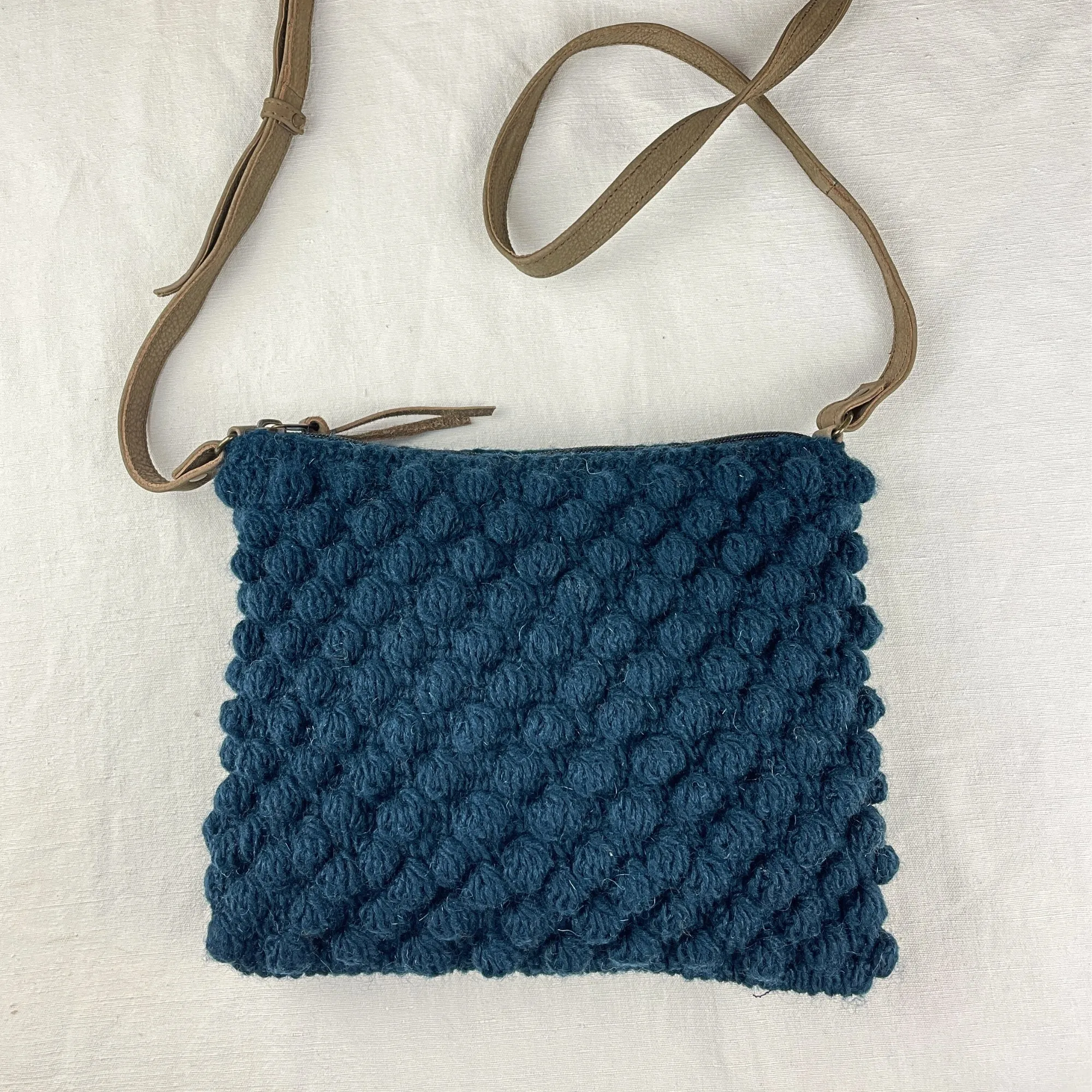 SUMAN Crochet Bobble Cross Body Handbag (WS)