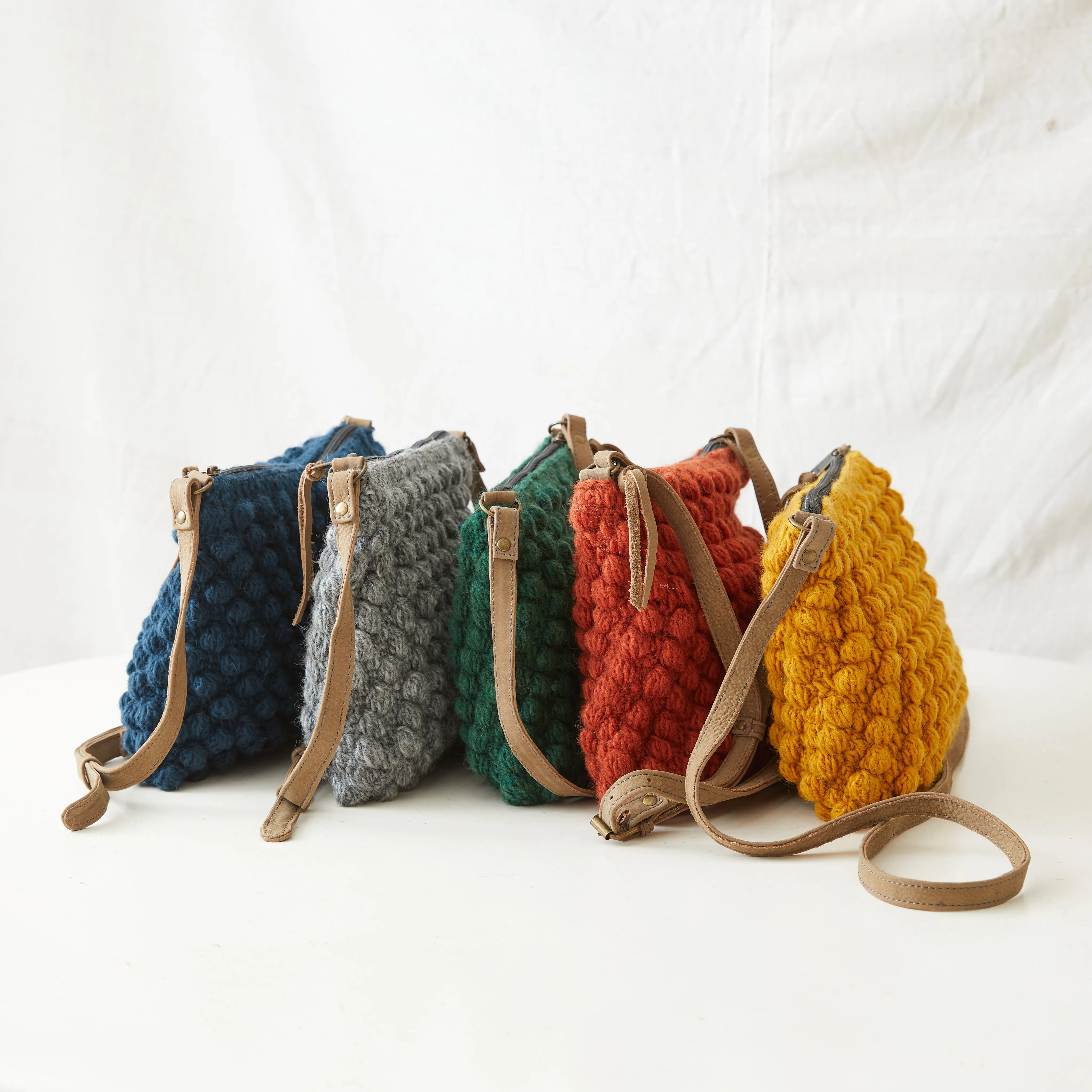 SUMAN Crochet Bobble Cross Body Handbag (WS)