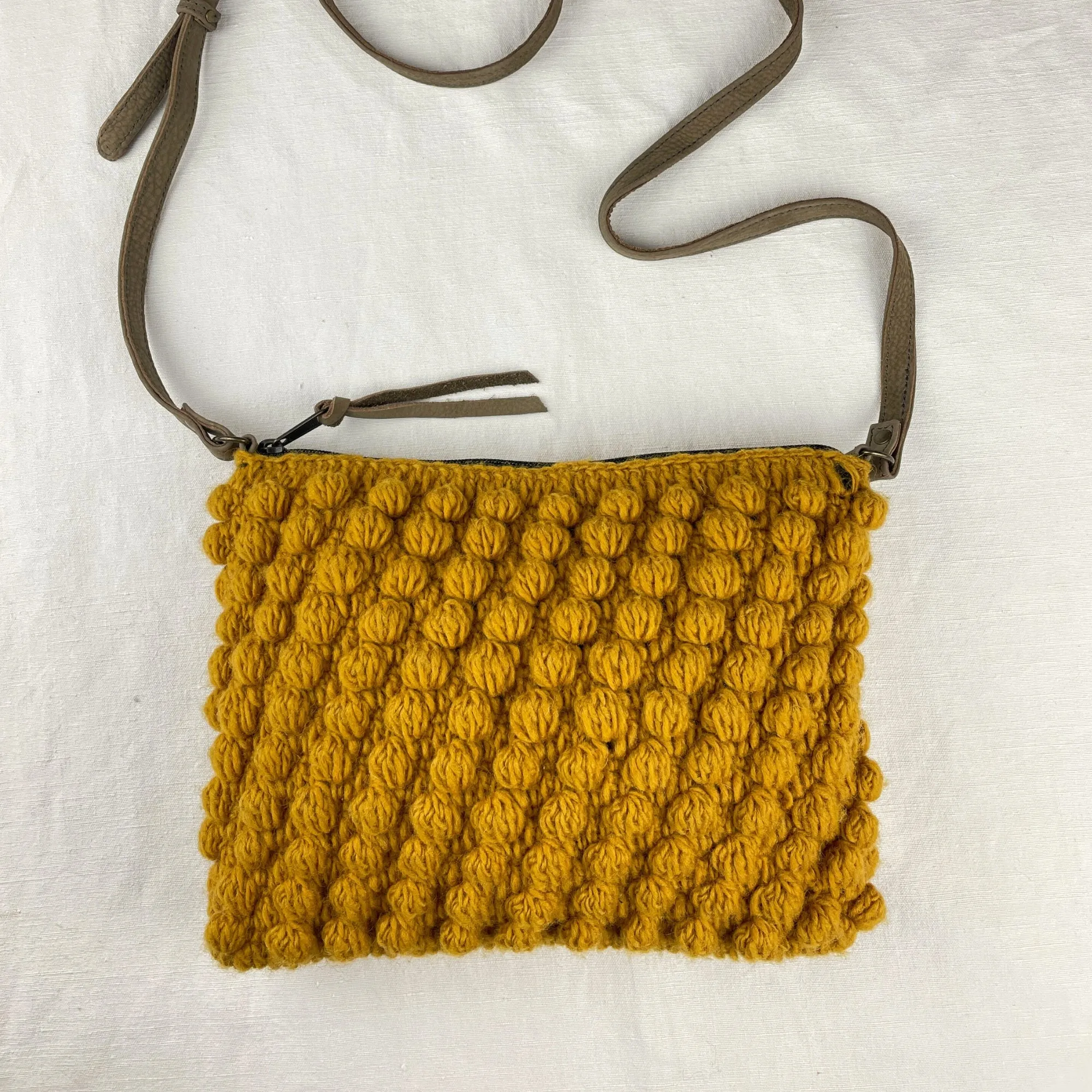 SUMAN Crochet Bobble Cross Body Handbag (WS)